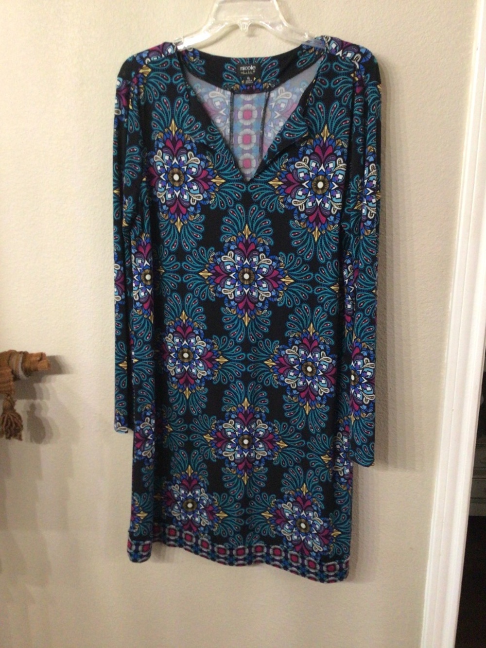 Nicole dress. Very vibrant colors. Size XL great shape